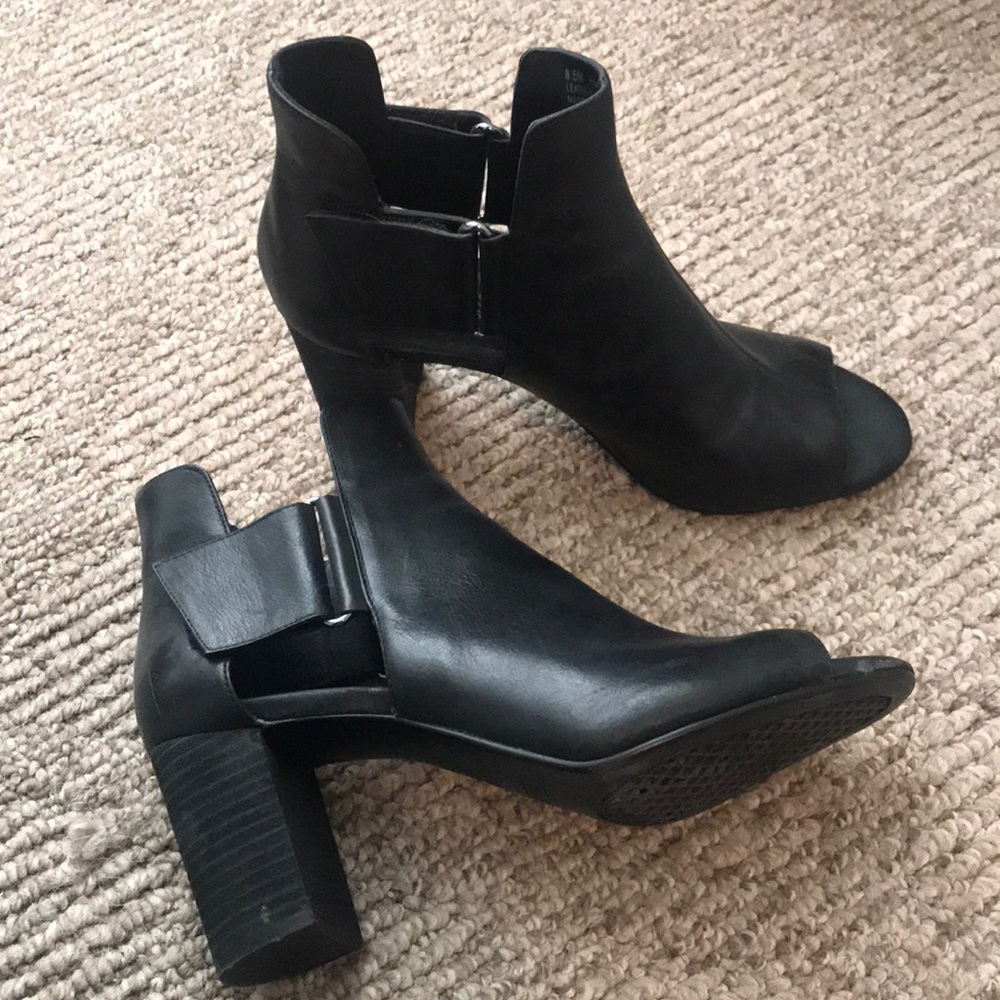 Aerosoles block heel pumps